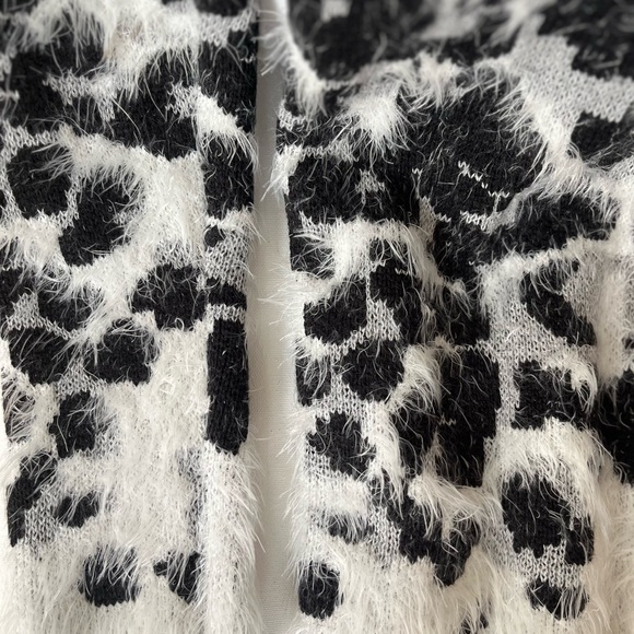 SALE 🎁 NEW Black, grey and white cheetah print sweater. Stunning and size M. - Picture 5 of 11